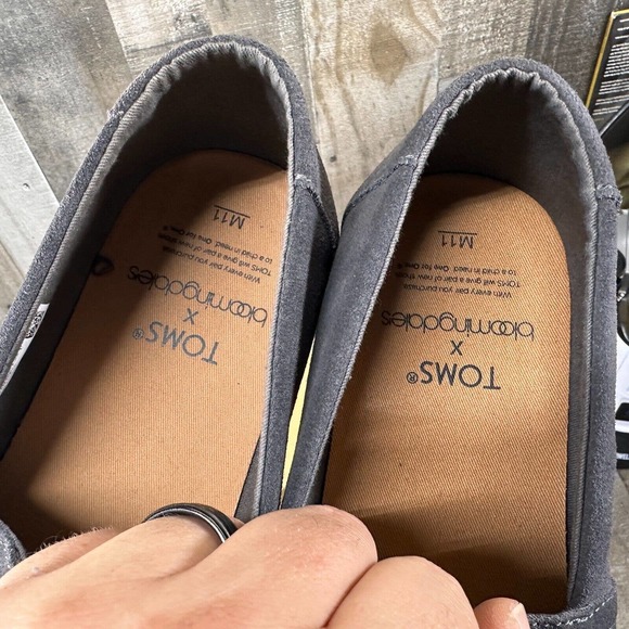 TOMS Bloomingdales Men\'s Slip On Loafer Size‎ 11 Gray Suede Emboidered Shoe main image 12